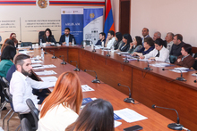 &laquo;Համայնքների կողմից իրավական ակտերի մշակման առանձնահատկությունները&raquo; թեմայով քննարկում Կոտայքի մարզպետի աշխատակազմում